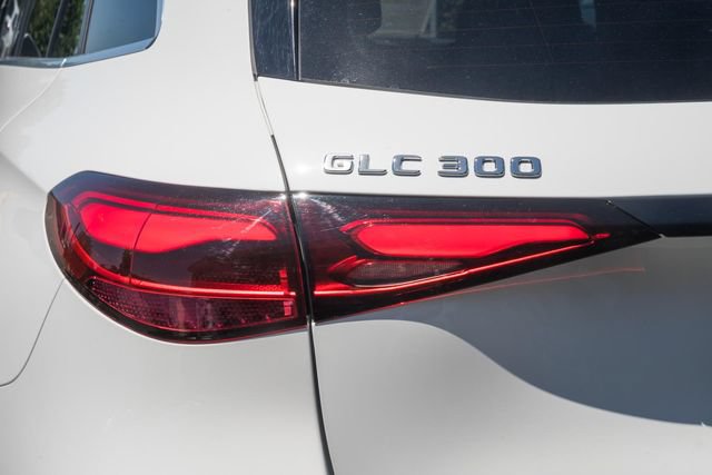 Certified 2025 Mercedes-Benz GLC 300 4MATIC w/ Driver Assistance Package image 7