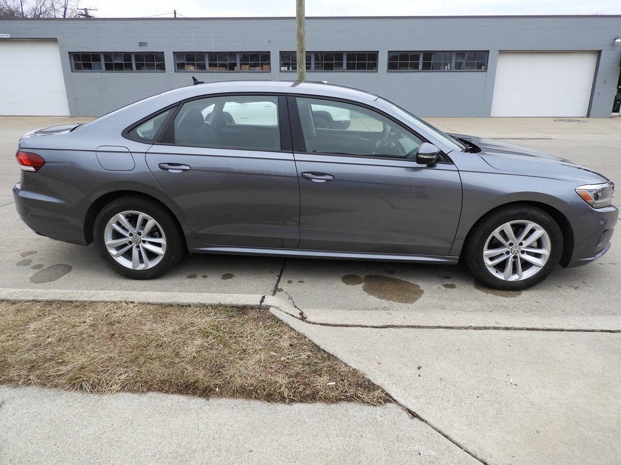 Used 2021 Volkswagen Passat 2.0T S w/ Luggage Net & Mats Package image 11