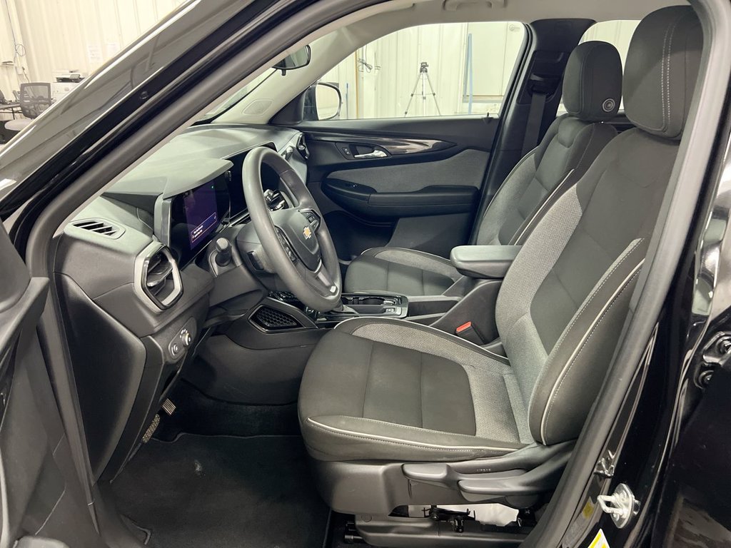 Used 2025 Chevrolet TrailBlazer LT AWD/4WD image 19