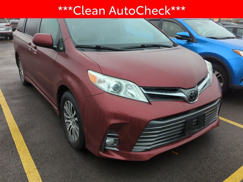 Used 2020 Toyota Sienna XLE image 3