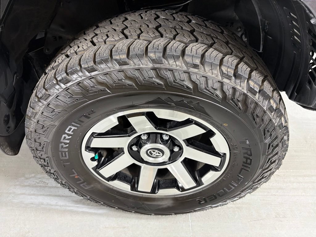Used 2021 Toyota 4Runner TRD Off-Road Premium w/ Moonroof Package AWD/4WD image 11