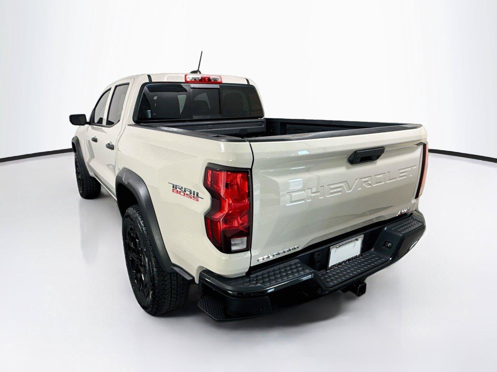 Used 2026 Chevrolet Colorado Trail Boss AWD/4WD image 3