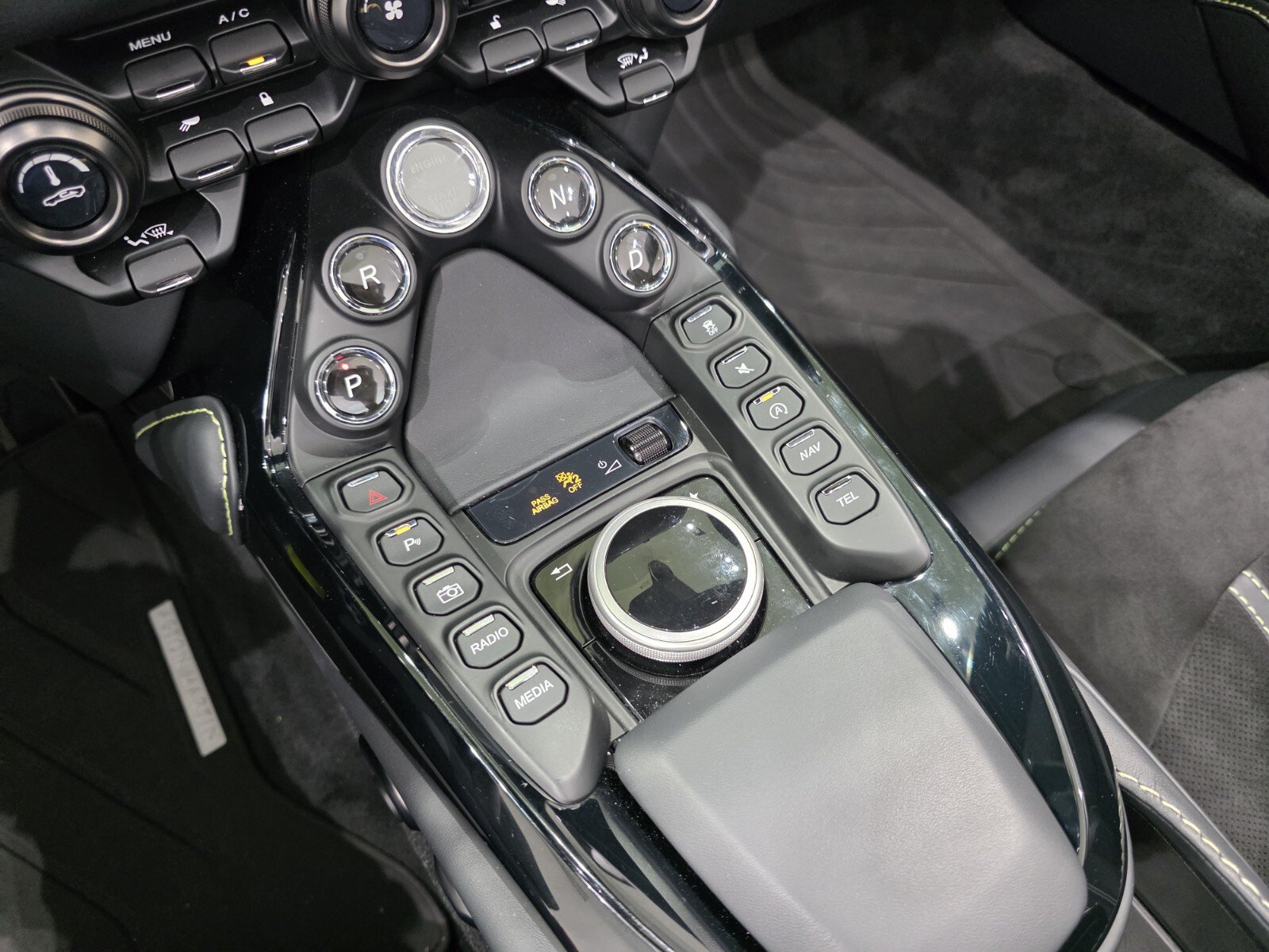 Used 2023 Aston Martin V8 Vantage Roadster RWD image 15