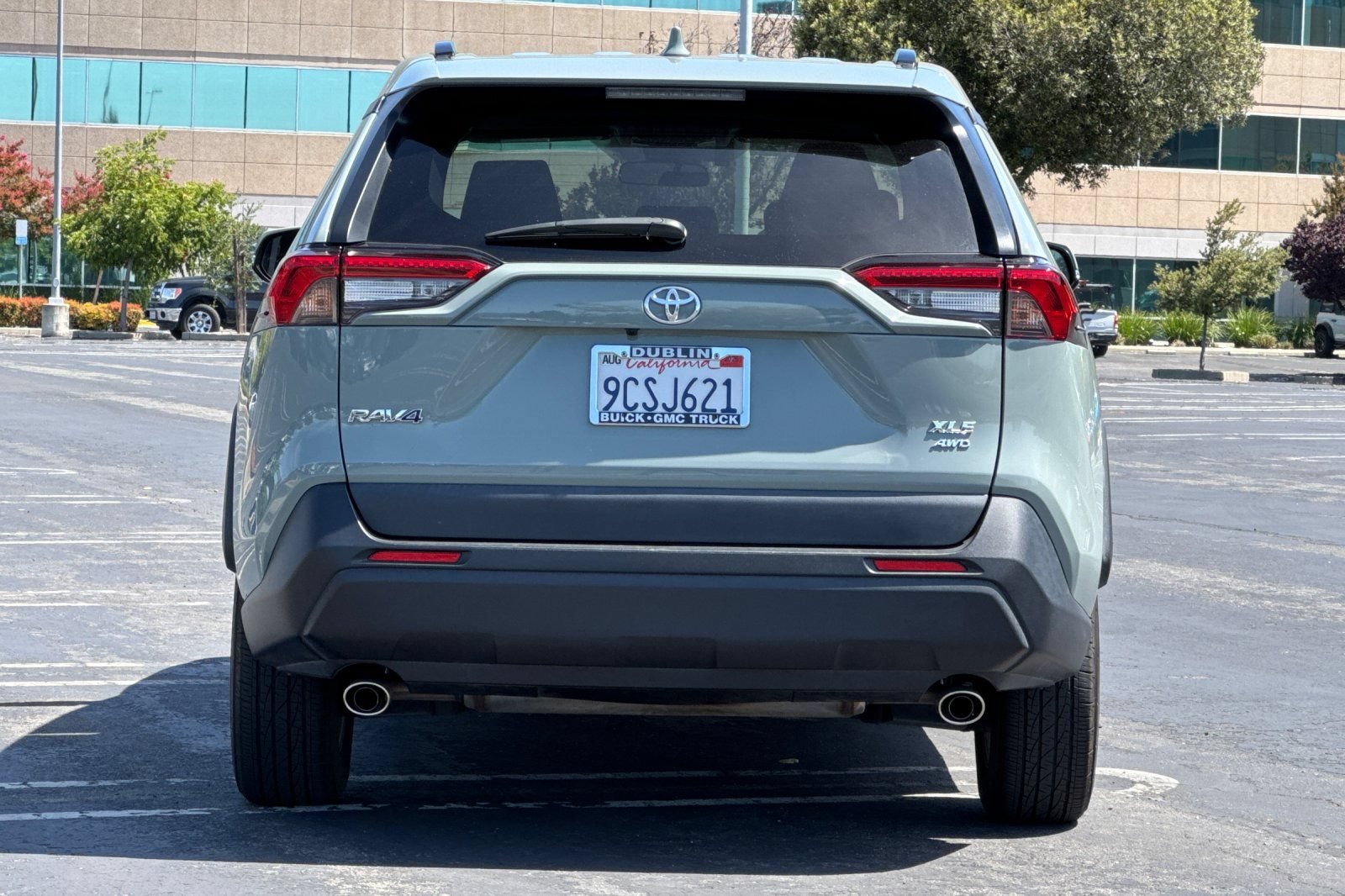 Used 2022 Toyota RAV4 XLE w/ Convenience Package AWD/4WD image 5