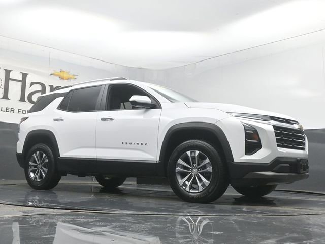 Used 2025 Chevrolet Equinox LT w/ Convenience Package II image 2