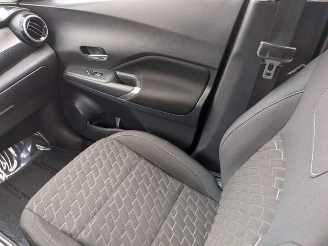 Used 2023 Nissan Kicks SV image 16