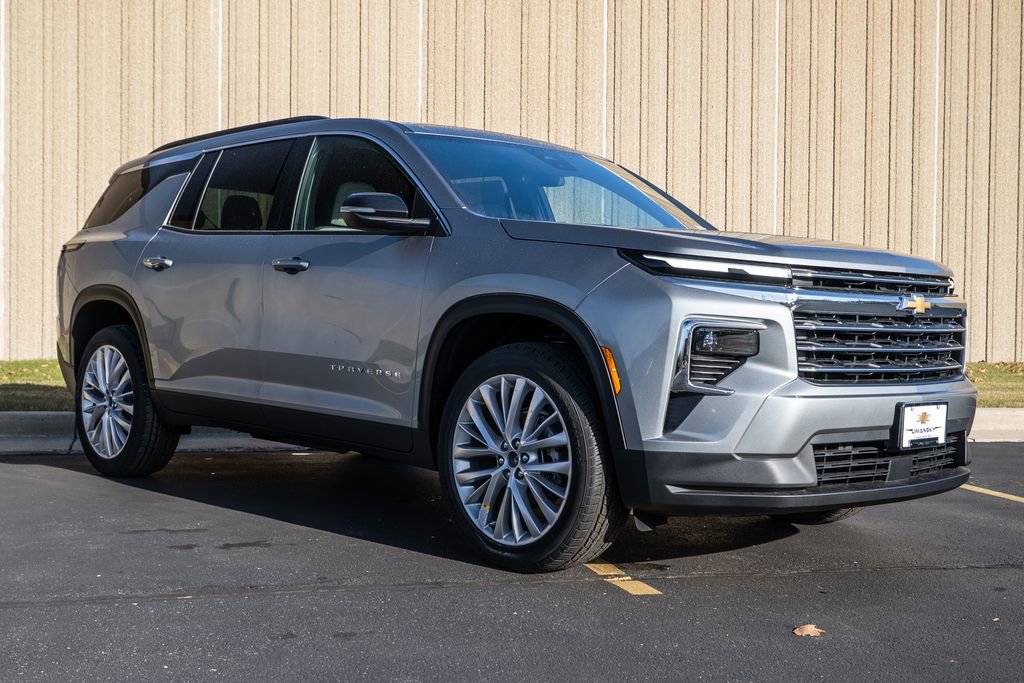New 2026 Chevrolet Traverse LT image 2