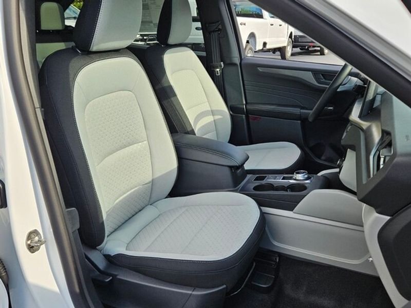 New 2026 Ford Escape Active w/ Tech Pack #1 FWD image 19