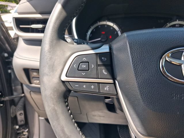Used 2024 Toyota Highlander XLE FWD image 17
