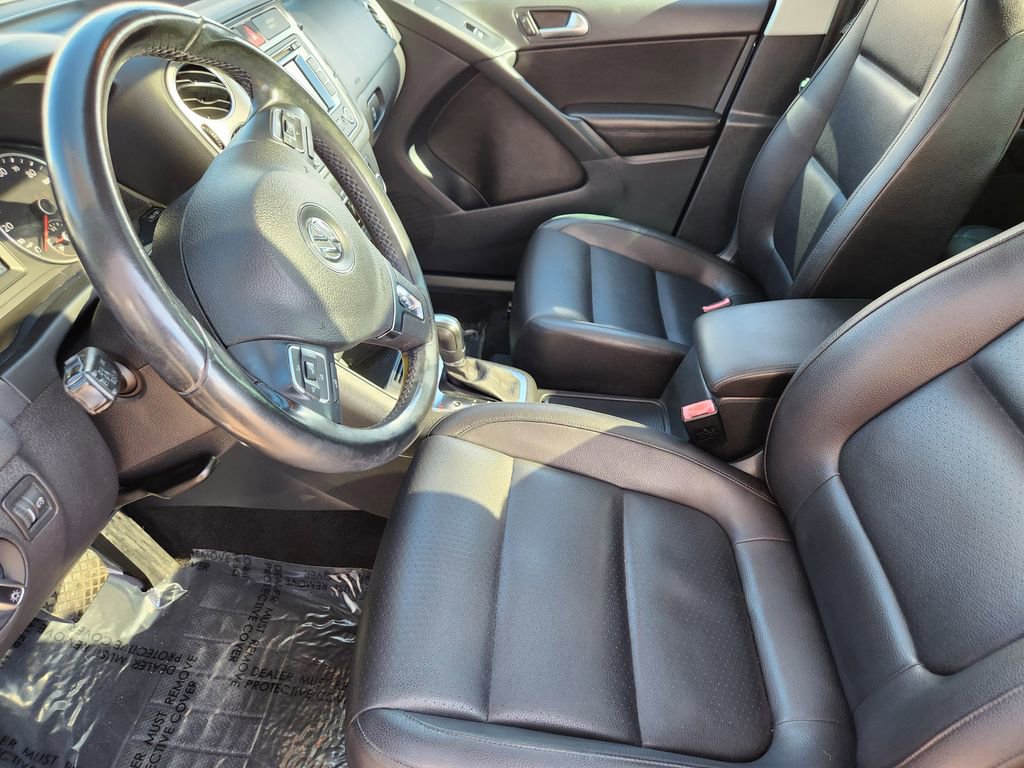 Used 2011 Volkswagen Tiguan SE image 3