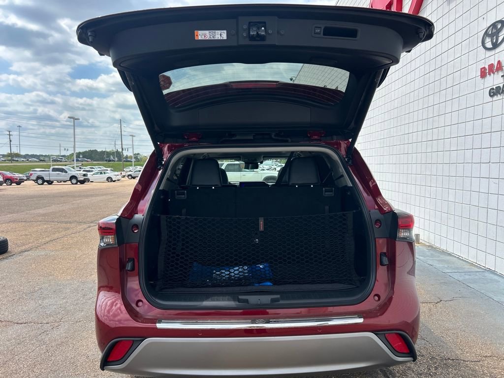 New 2026 Toyota Highlander Platinum image 37