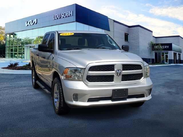 Used 2019 RAM 1500 Express w/ Express Value Package AWD/4WD image 3