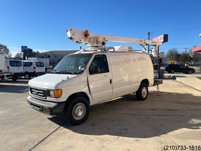 Used 2006 Ford E-350 and Econoline 350 Super Duty RWD image 3