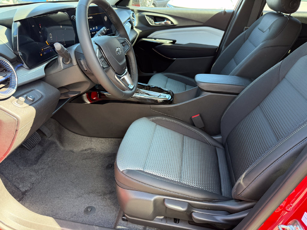 New 2026 Chevrolet Trax LT w/ Midnight Edition FWD image 14