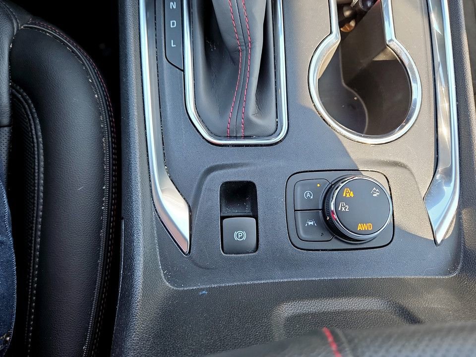 Used 2023 Chevrolet Traverse RS w/ LPO, Floor Liner Package image 27