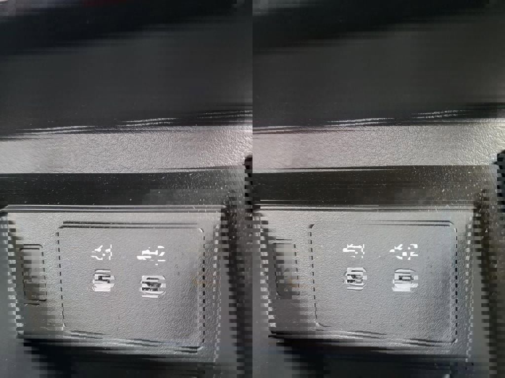 Certified 2025 Nissan Kicks SR w/ Illumination Package image 23