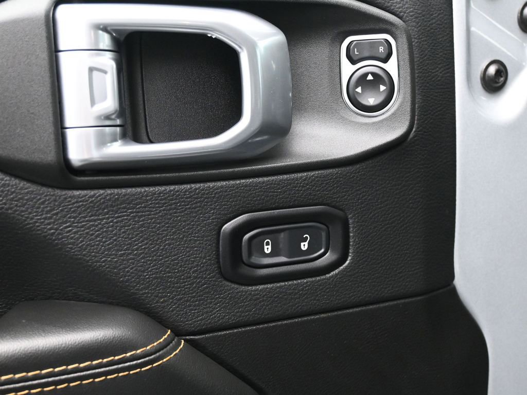 Used 2024 Jeep Wrangler Sahara image 18