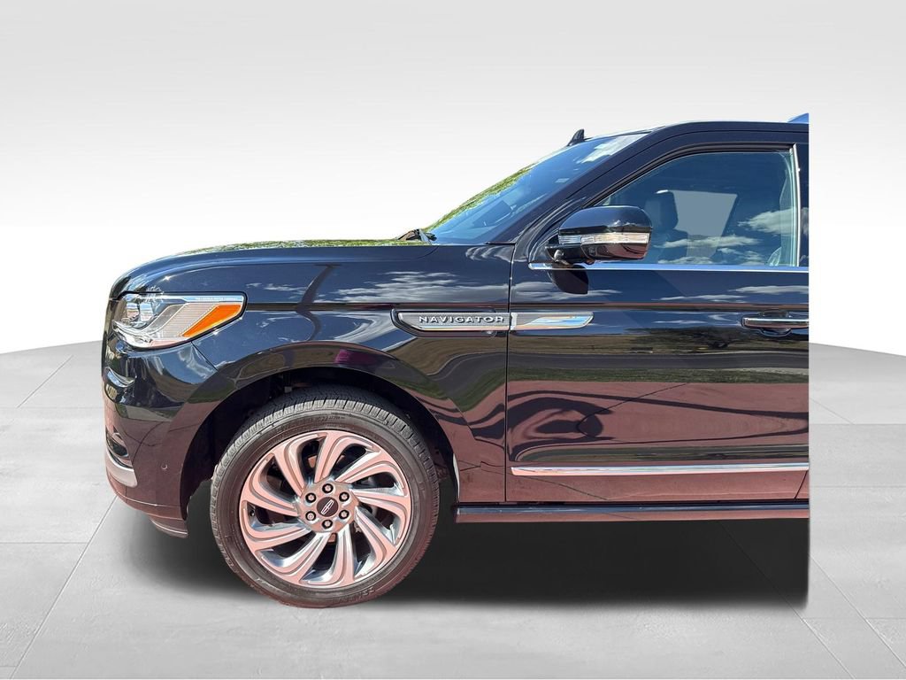Used 2024 Lincoln Navigator Premiere AWD/4WD image 37
