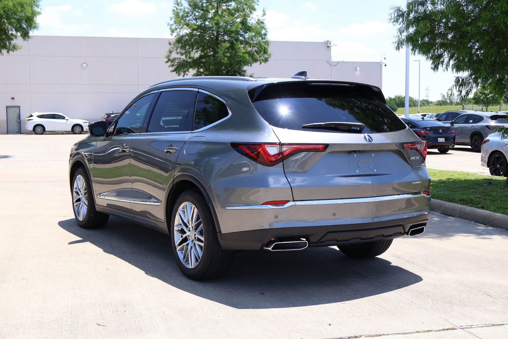 Used 2023 Acura MDX SH-AWD w/ Advance Package image 4