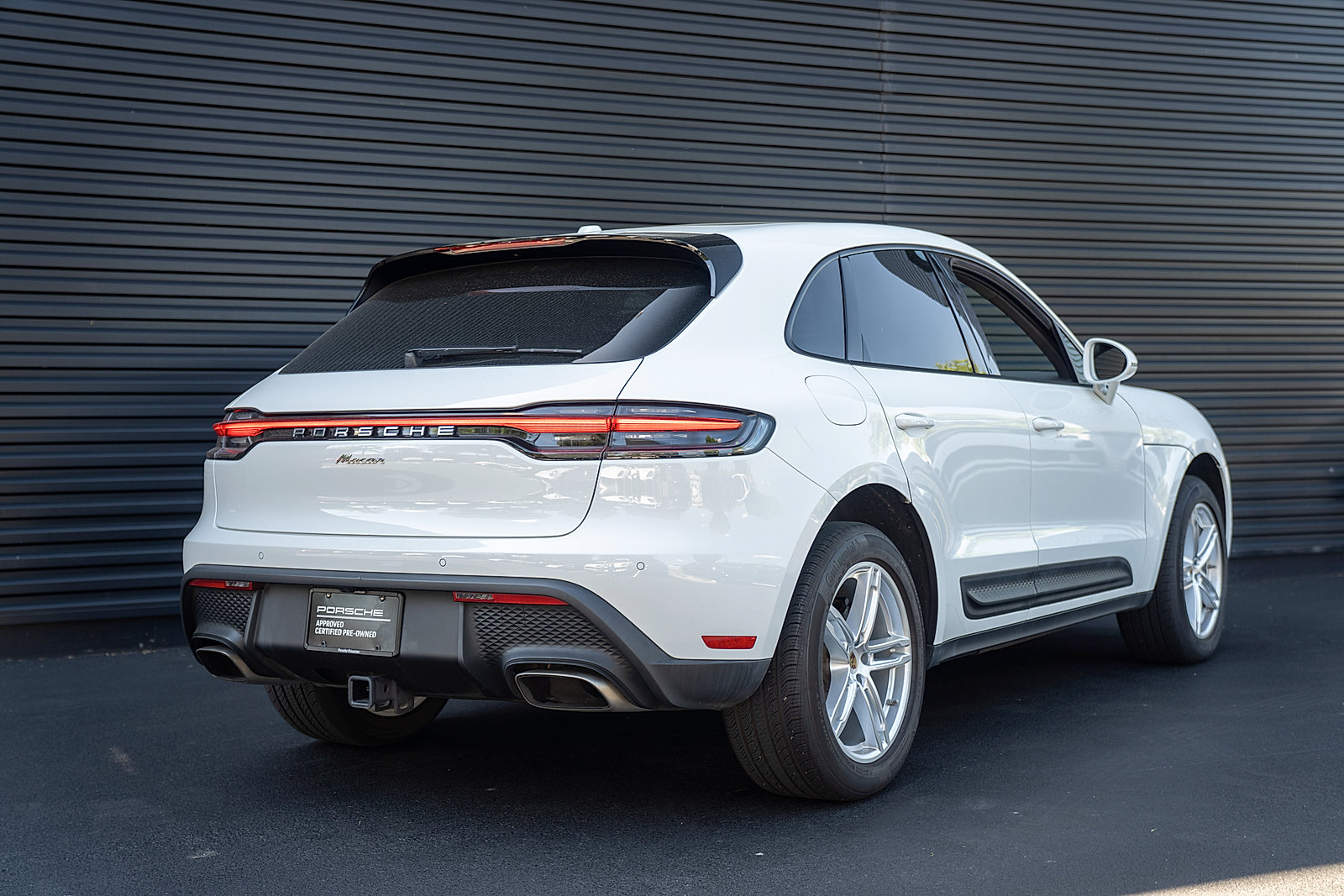 Used 2023 Porsche Macan AWD/4WD image 28