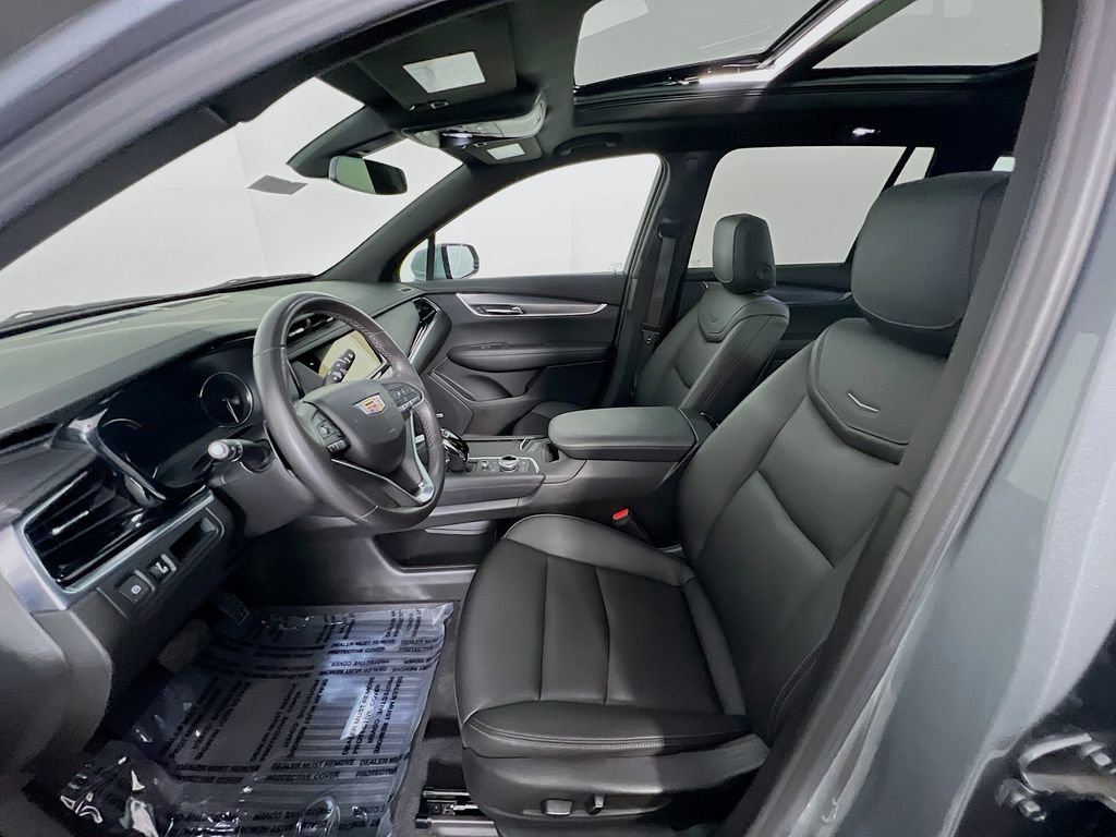 Certified 2024 Cadillac XT6 Luxury w/ LPO, Floor Liner Package AWD/4WD image 21