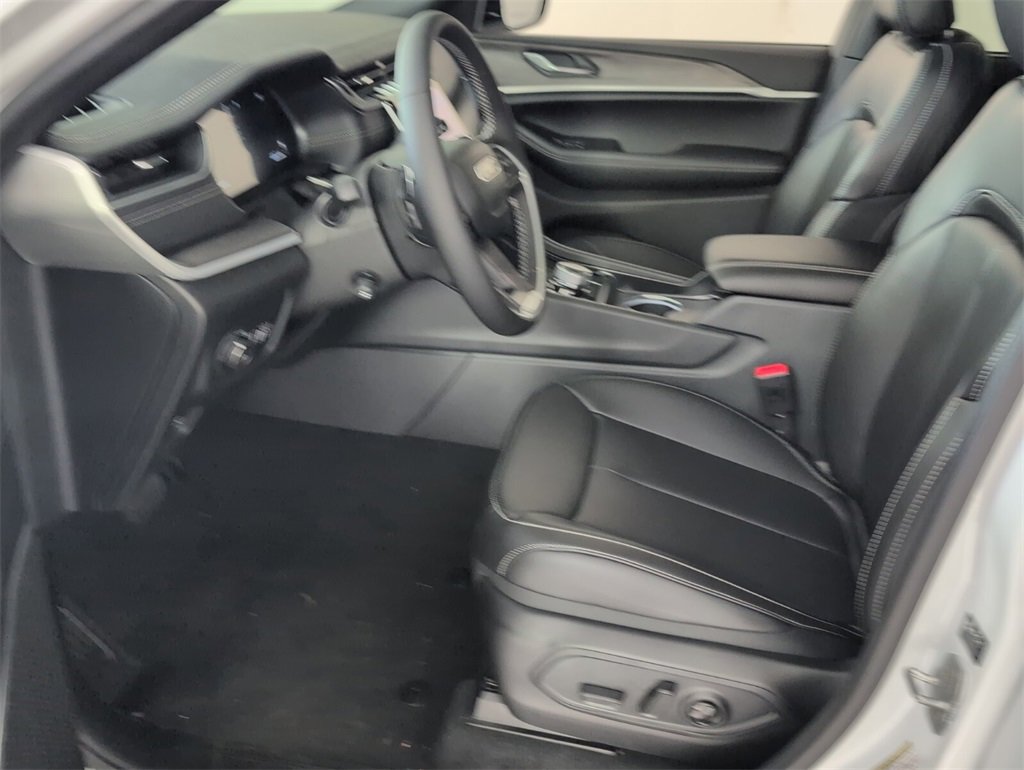 New 2025 Jeep Grand Cherokee Limited w/ Luxury Tech Group II image 6