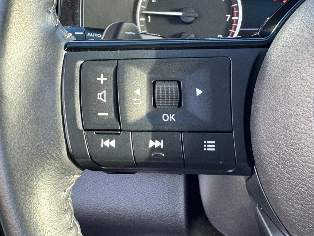 Used 2022 Nissan Pathfinder SV w/ SV Premium Package image 19