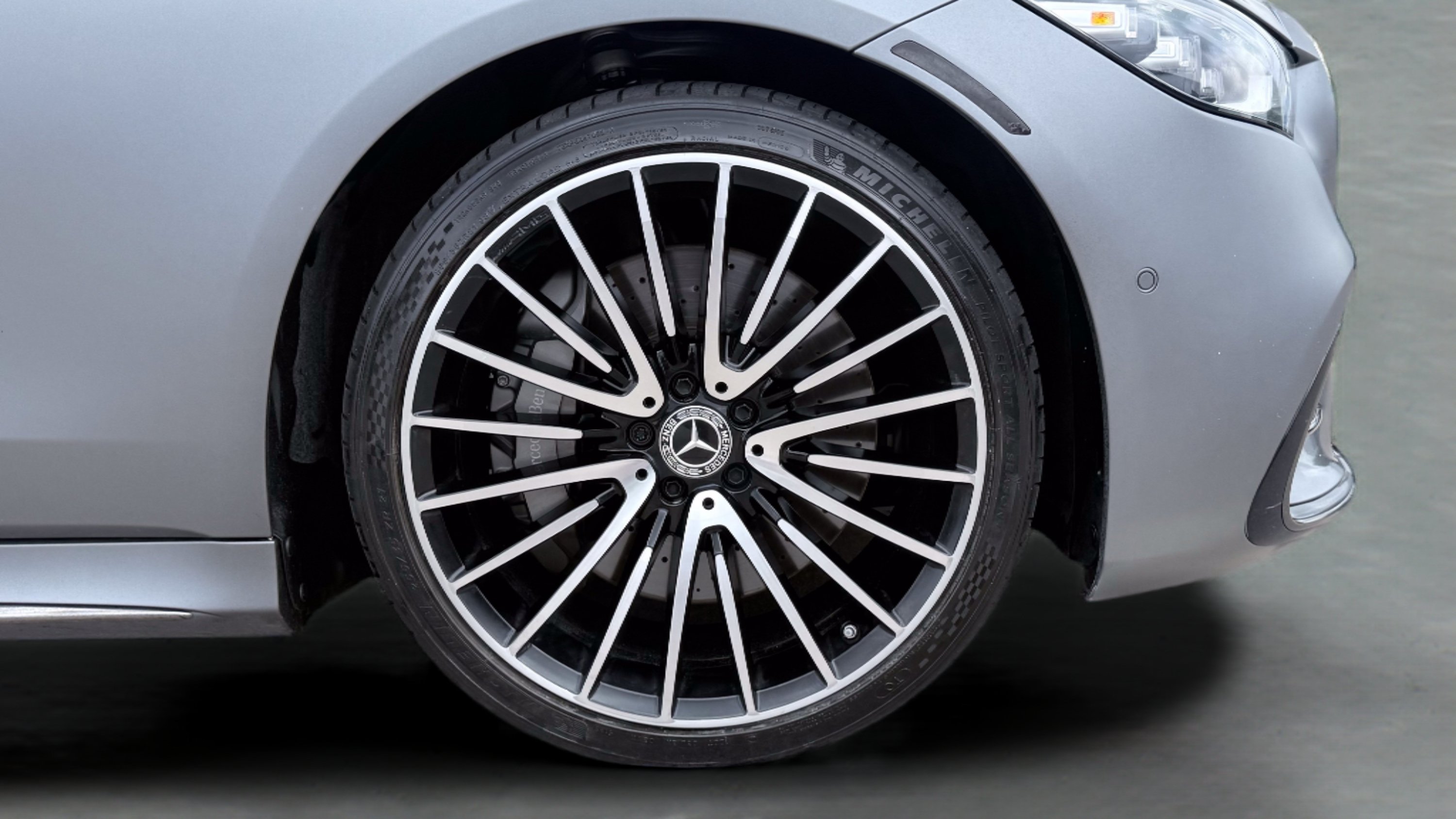 Used 2023 Mercedes-Benz S 500 4MATIC w/ AMG Line image 9