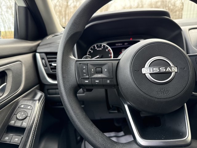 Used 2024 Nissan Rogue SV image 17