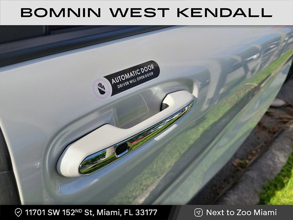 Used 2024 Toyota Sienna Limited image 13