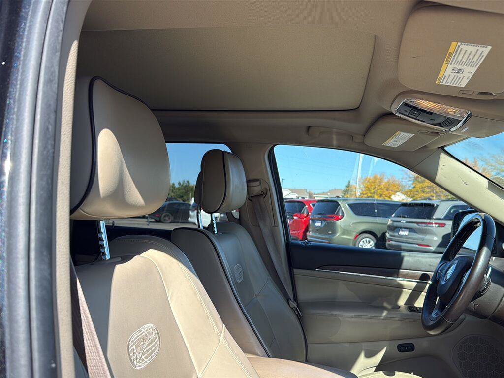Used 2016 Jeep Grand Cherokee Overland w/ Advanced Technology Group AWD/4WD image 11