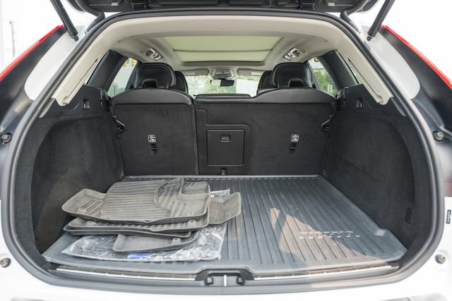 Certified 2024 Volvo XC60 B5 Plus w/ Protection Package Premier AWD/4WD image 10