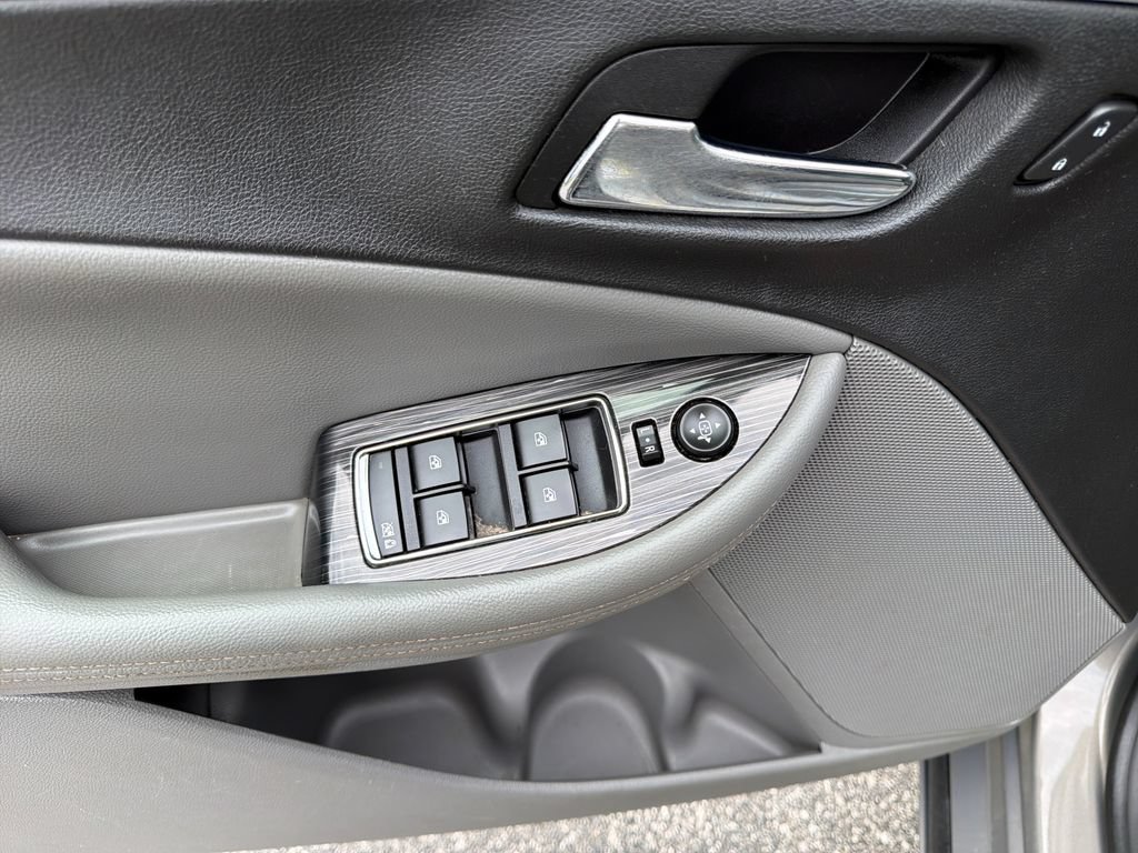 Used 2018 Chevrolet Impala LT w/ LT Leather Package FWD image 13