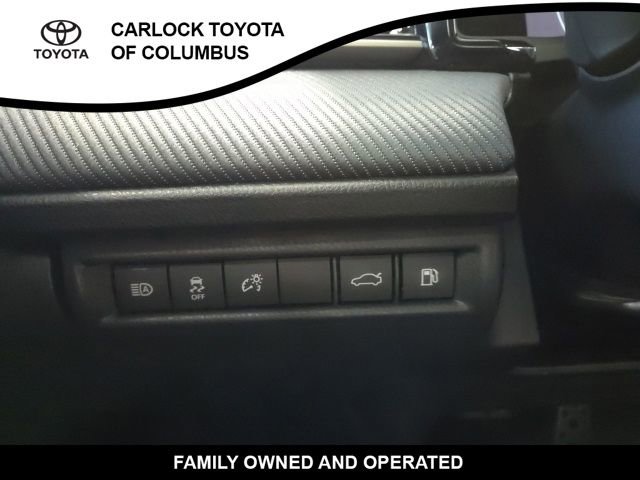 Used 2025 Toyota Camry SE w/ Convenience Package image 24