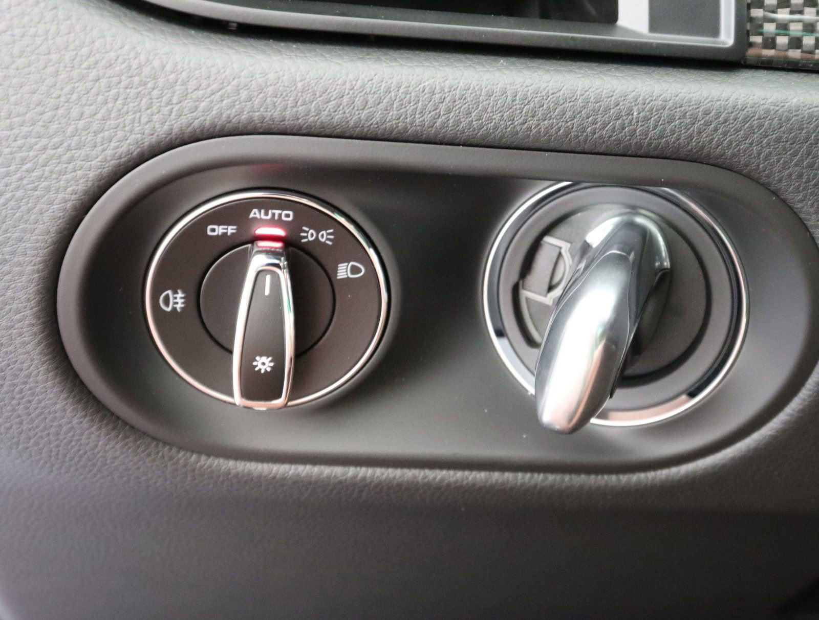 Used 2025 Porsche Macan image 32