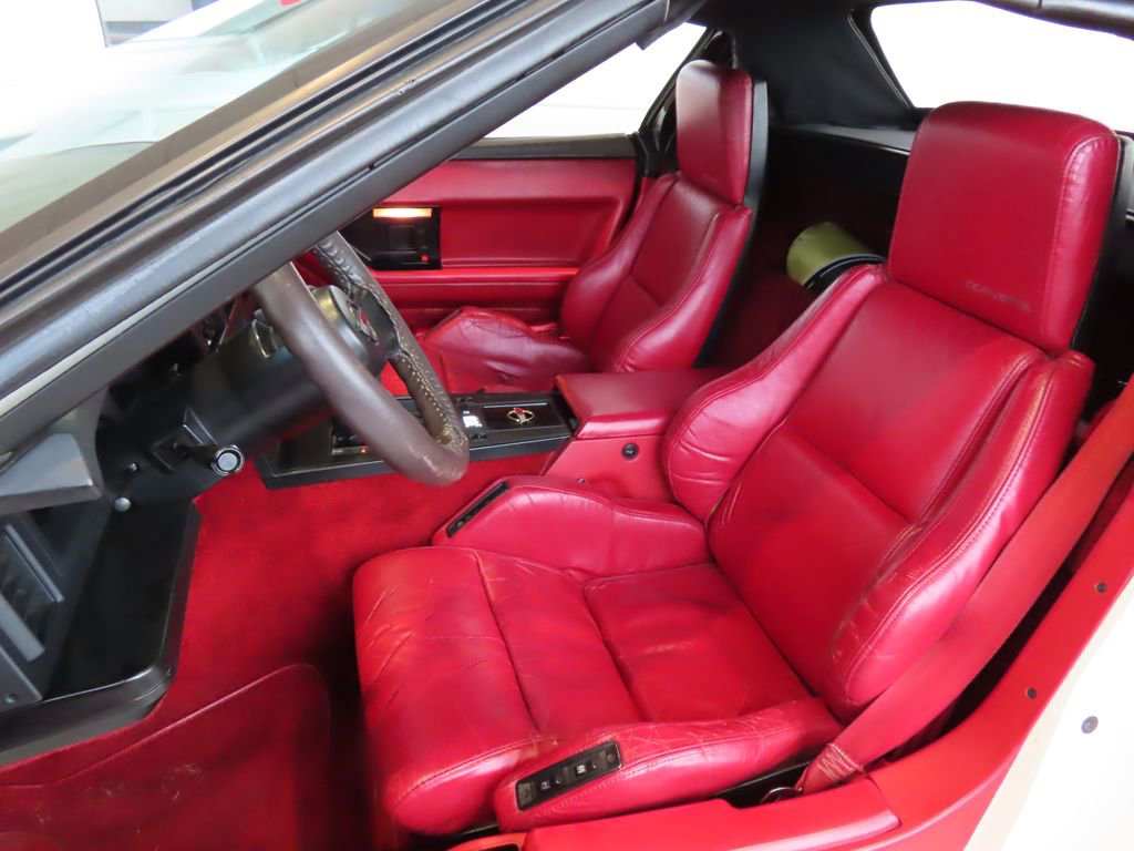 Used 1987 Chevrolet Corvette Convertible RWD image 9
