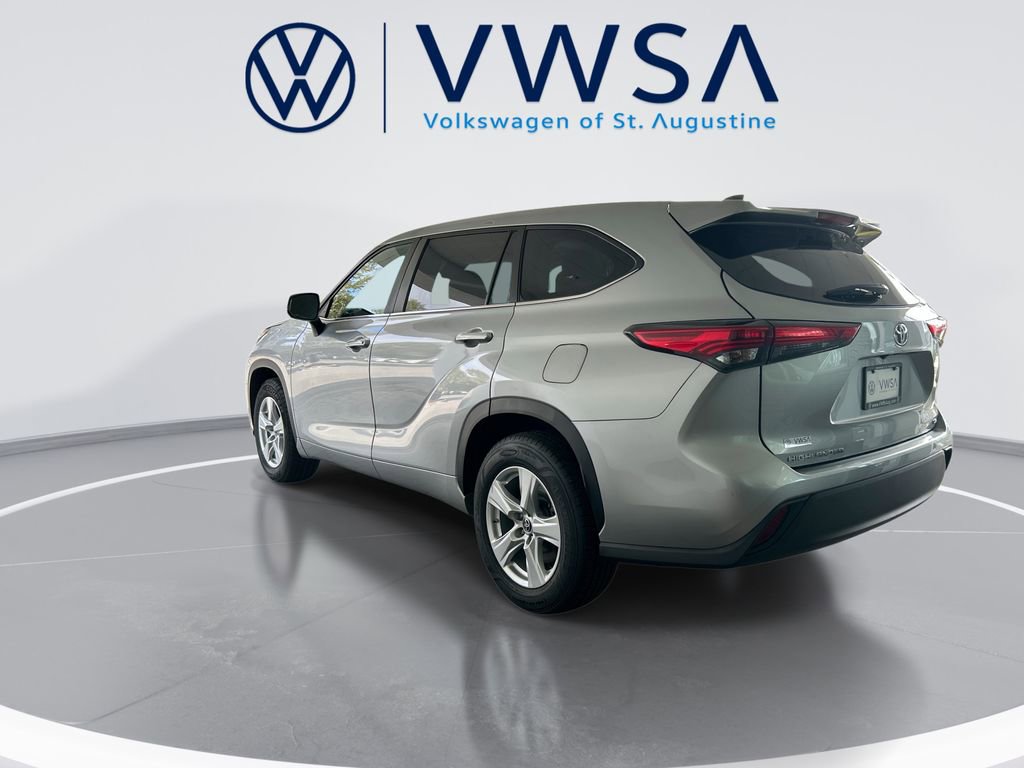Used 2023 Toyota Highlander LE image 6