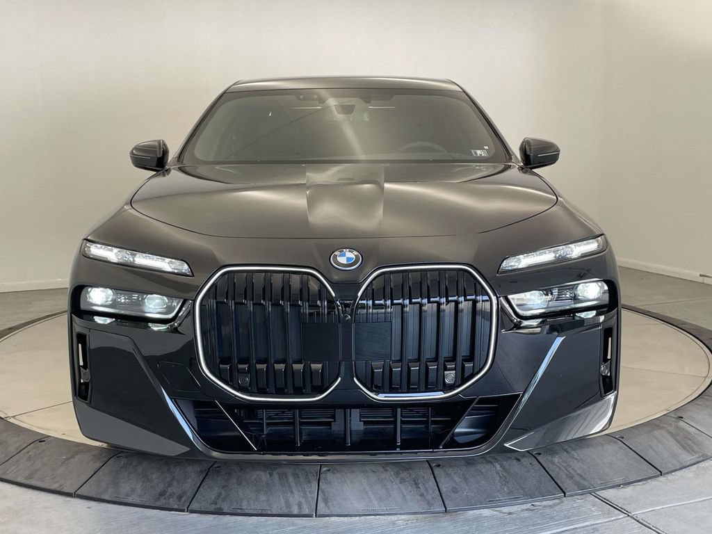 Used 2025 BMW i7 xDrive60 w/ Executive Package AWD/4WD image 8