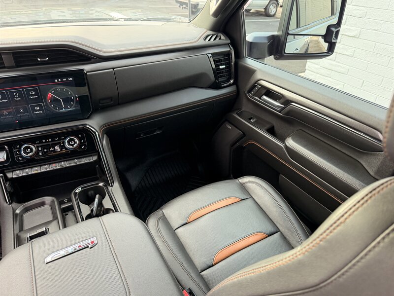 Used 2024 GMC Sierra 2500 AT4 w/ AT4 Premium Plus Package AWD/4WD image 18