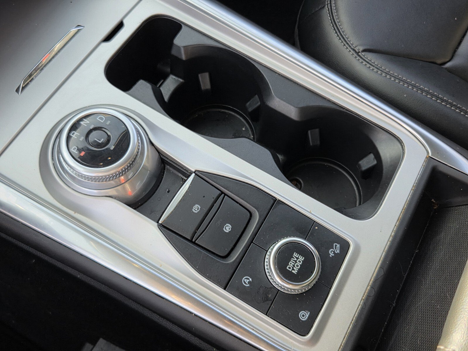 Used 2023 Ford Explorer XLT w/ Equipment Group 202A AWD/4WD image 30