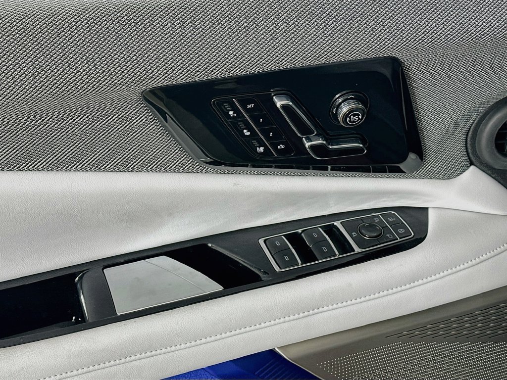 New 2027 Cadillac Optiq Premium Sport w/ LPO, Floor Liner Package AWD/4WD image 22