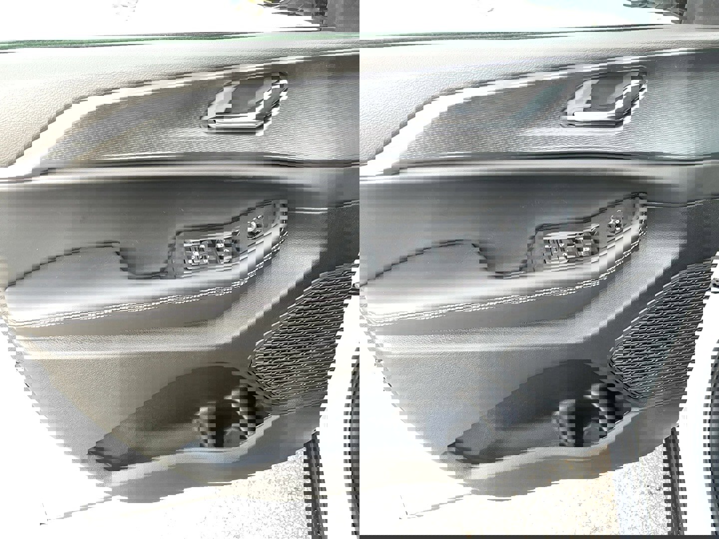 New 2025 Jeep Grand Cherokee L Altitude image 11