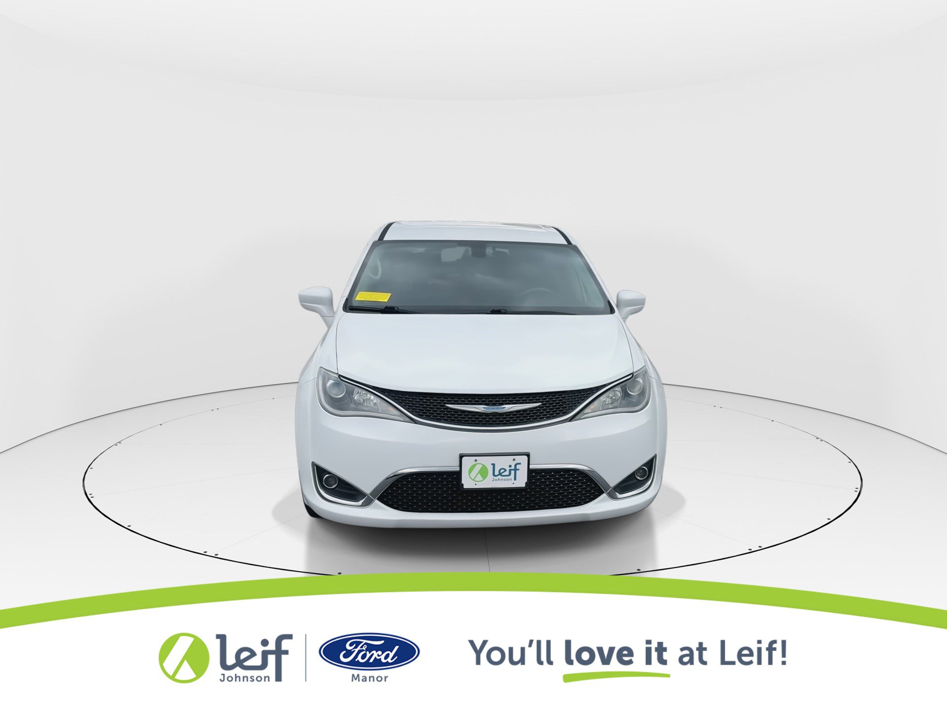 Used 2018 Chrysler Pacifica Touring Plus image 3