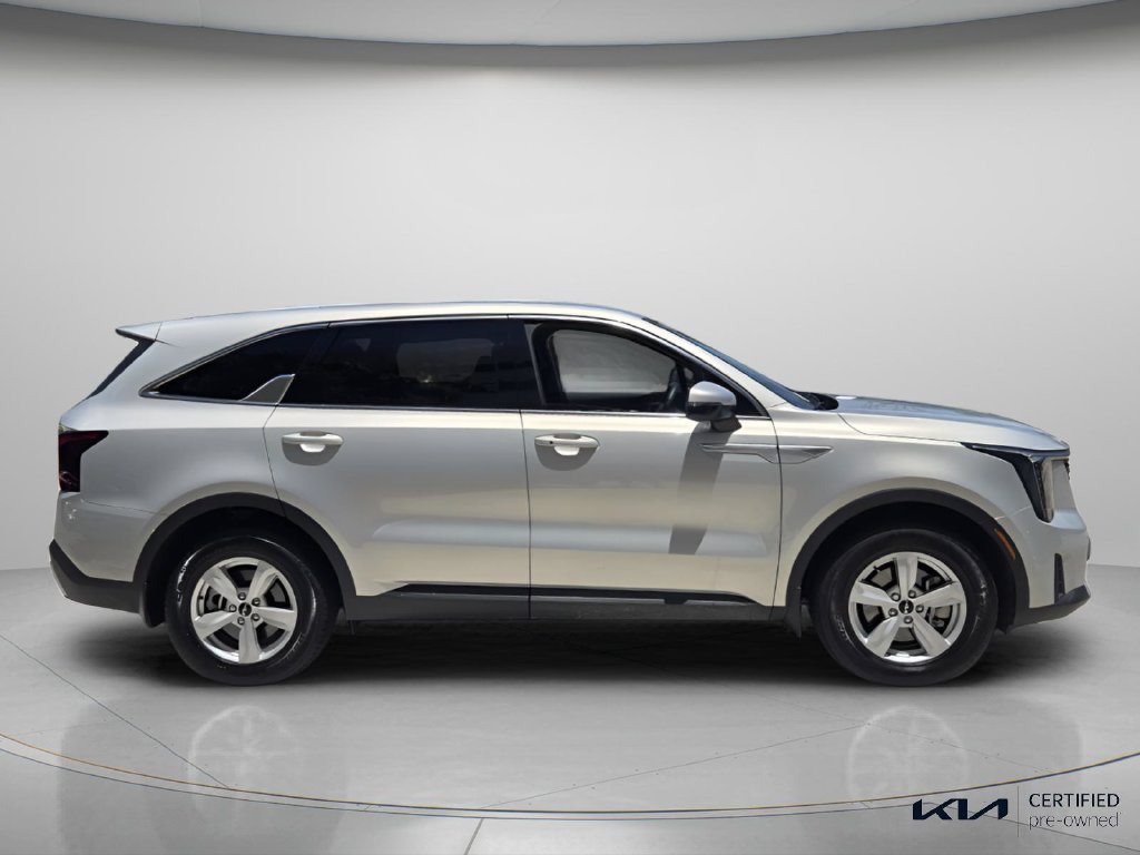 Used 2026 Kia Sorento LX FWD image 4