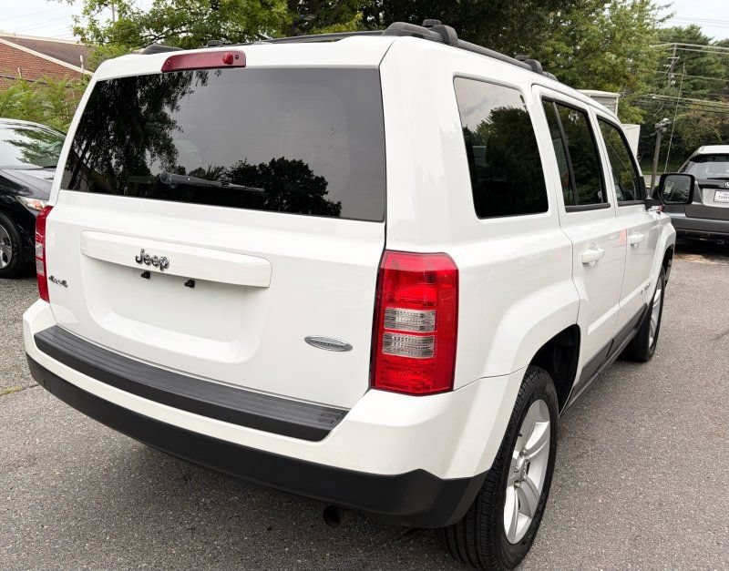 Used 2014 Jeep Patriot Latitude w/ Sun/Sound Group AWD/4WD image 7