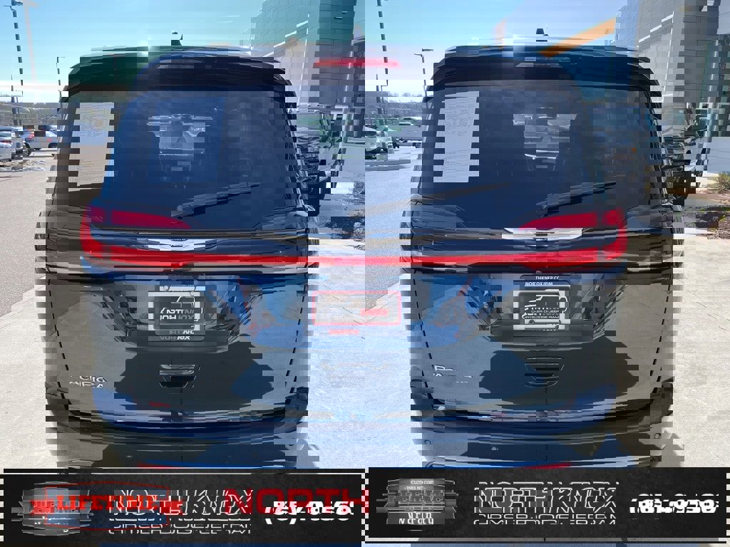 Used 2024 Chrysler Pacifica Pinnacle w/ Trailer Tow Group image 19