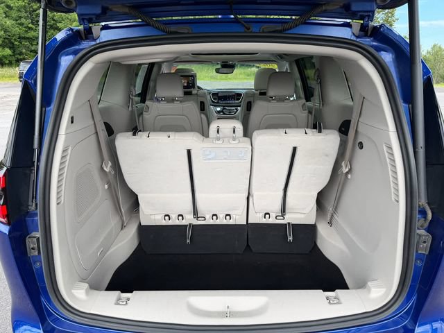 Used 2021 Chrysler Pacifica Touring-L w/ Uconnect Theater Family Group AWD/4WD image 25
