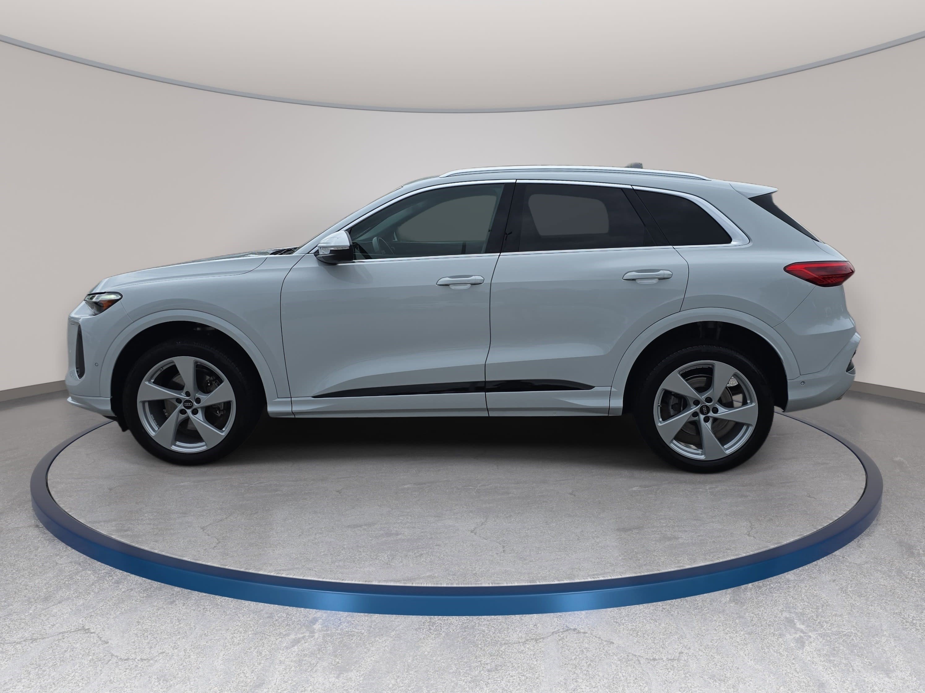 Used 2025 Audi Q5 Premium Plus w/ Premium Plus AWD/4WD image 8