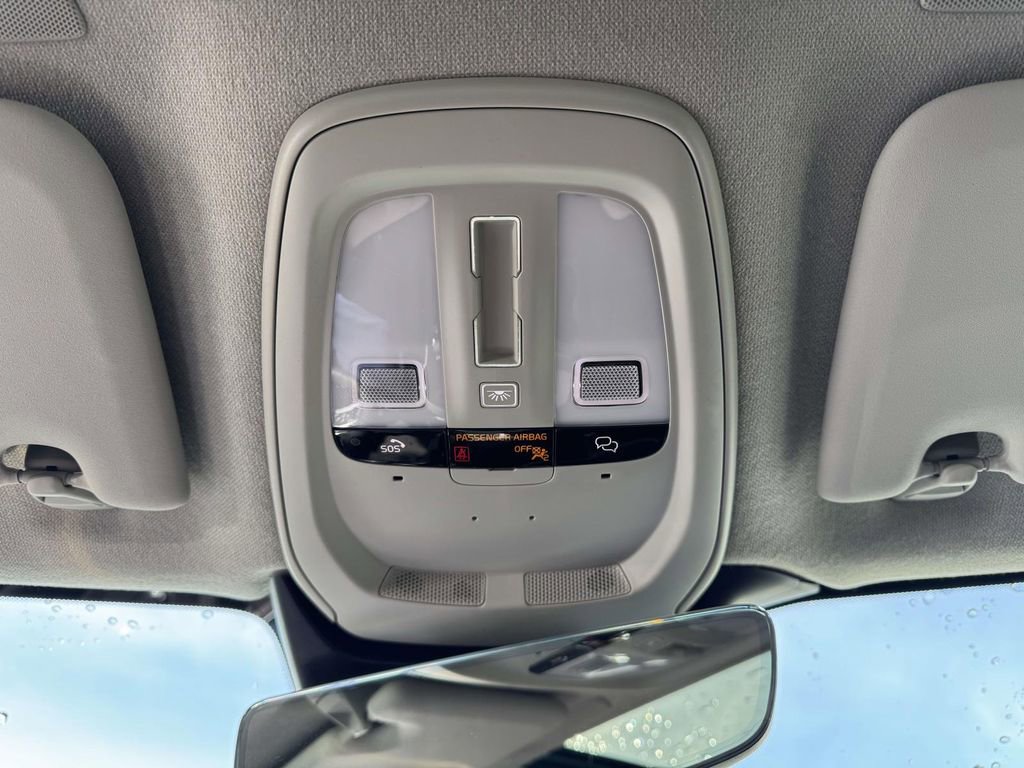 Certified 2023 Volvo XC40 B5 Plus w/ Climate Package image 29