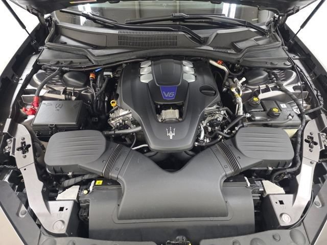 Used 2023 Maserati Ghibli Modena Q4 AWD/4WD image 14